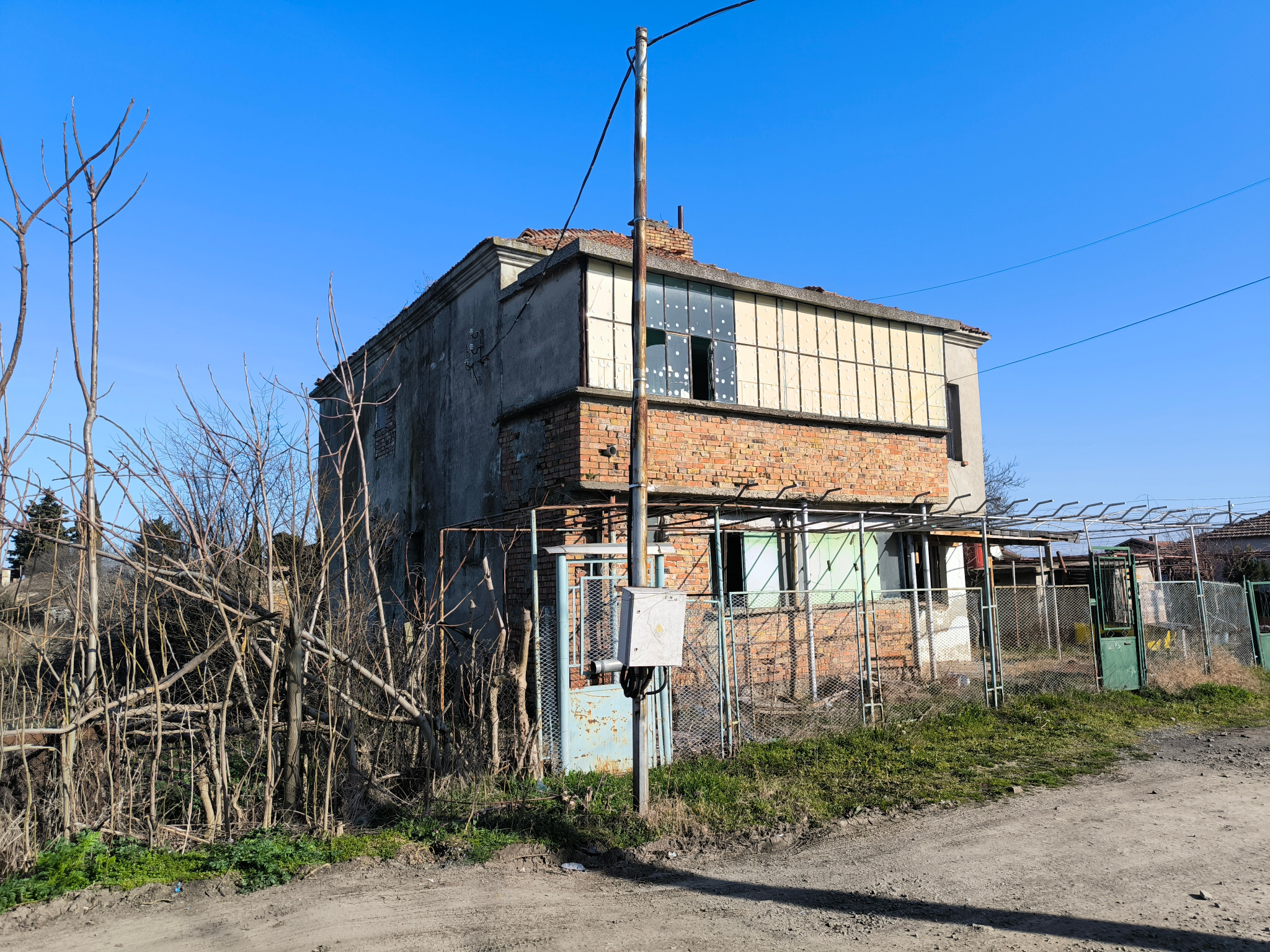 Vue latérale depuis la rue